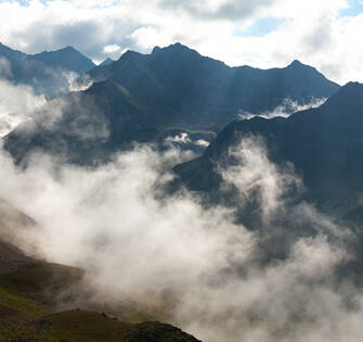 Долина Учкуланичи в тумане