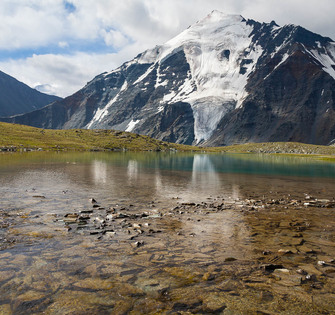 Отражение Ак-Оюк в озере