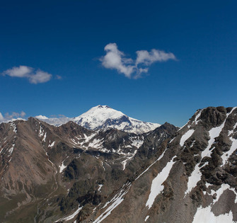 Вид на Эльбрус с перевала Кертмели-Учкуланичи