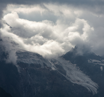Облака над ледником Алибекский