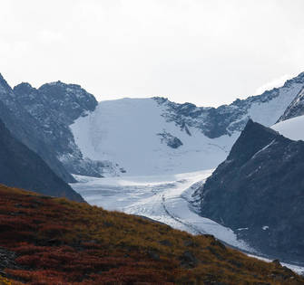 Ледник Западный и вершина Урусвати