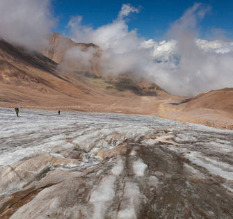 Вид с ледника Каярта на долину Каяртысу.