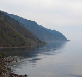 Озеро Байкал в дымке