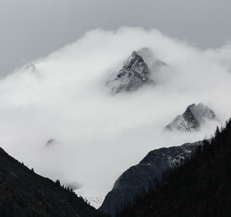 Алтайские вершины в облаках